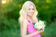 Foto: portrait of a beautiful girl in spring portrait of a beautiful girl in spring