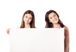 Foto: girls hold white blank paper girls hold white blank paper
