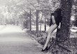 Foto: Blonde beauty posing in park Blonde beauty posing in park