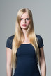 canvas print picture - junge Frau posiert im Studio