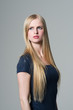 canvas print picture - junge Frau posiert im Studio
