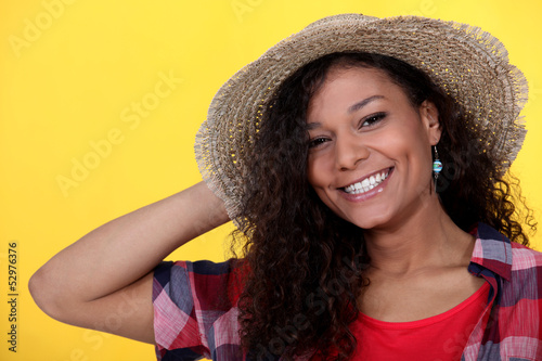 Photo: Brunette wearing straw hat Brunette wearing straw hat