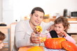 Foto: a father and his daughter at Halloween time a father and his daughter at Halloween time