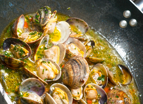 Photo: Delicious Fresh Steamer Clams with Garlic and Basil Delicious Fresh Steamer Clams with Garlic and Basil