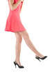 Frauenbeine im Kleid