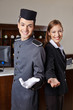 Photo: Concierge und Empfangsdame im Hotel Concierge und Empfangsdame im Hotel