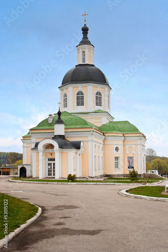 Photo: красивый храм на фоне голубого неба красивый храм на фоне голубого неба