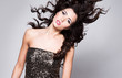 Foto: Beauty portrait of a young and attractive brunette woman Beauty portrait of a young and attractive brunette woman