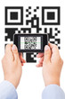 Foto: Qr code scanning, isolated on white Qr code scanning, isolated on white