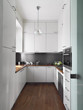 cucina moderna con pavimento di parquet