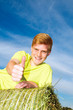 Daumen hoch in der Natur