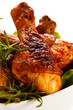 Foto: Grilled chicken legs and vegetables on white background Grilled chicken legs and vegetables on white background