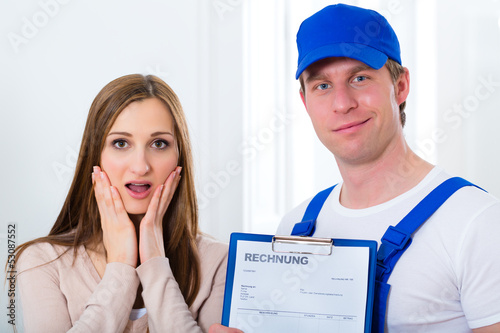 Photo: Klemper präsentiert überteuerte Rechnung Klemper präsentiert überteuerte Rechnung