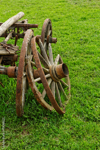 Photo: old wooden wheel spokes, old wooden wheel spokes,