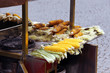 Photo: gegrillte maiskolben im straßenverkauf gegrillte maiskolben im straßenverkauf