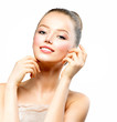 Foto: Beautiful Young Woman with Fresh Clean Skin touching her Face Beautiful Young Woman with Fresh Clean Skin touching her Face