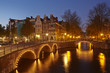 Amsterdam, Niederlande - Gracht in der Abenddämmerung
