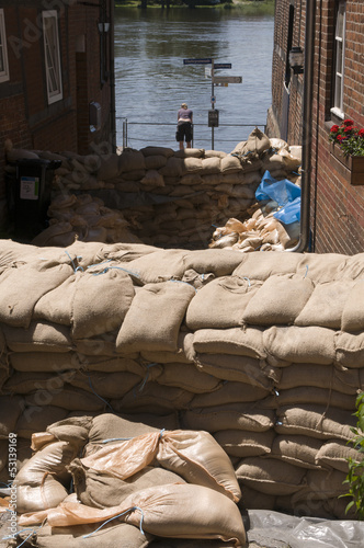 Photo: Sandsäcke vor Elbe in Lauenburg Sandsäcke vor Elbe in Lauenburg