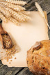 Foto: Vintage frame with bread loaf and wheat Vintage frame with bread loaf and wheat