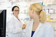 Photo: Freundliche Apothekerinnen bei der Arbeit Freundliche Apothekerinnen bei der Arbeit