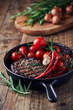 Foto: Grilled steak with vegetables in a pan Grilled steak with vegetables in a pan