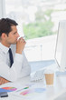 Foto : Businessman focused on the computer Businessman focused on the computer