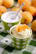 crema di albicocca con frutta fresca