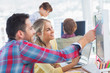 Foto: Designer pointing at the screen of a colleague Designer pointing at the screen of a colleague
