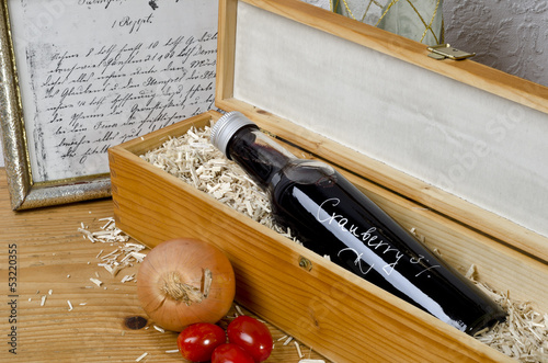 Photo: Balsamico Essig in rustikaler Dekoration Balsamico Essig in rustikaler Dekoration
