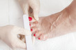Foot nail varnishing process, step by step photos