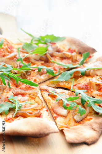 Photo: Pizza with tomato, caramelised onion and rocket Pizza with tomato, caramelised onion and rocket