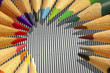 crayons de couleurs sur tôle galvanisée