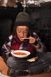 Foto: Poor beggar child eating charity food Poor beggar child eating charity food