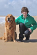 golden retriever et son jeune maître