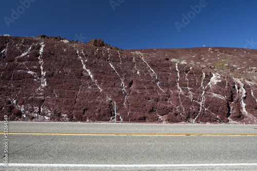 Photo: Felsformation an einer Straße im Death Valley National Park Felsformation an einer Straße im Death Valley National Park