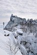 Foto: castle on the top of the mountain castle on the top of the mountain