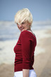 frau am meer