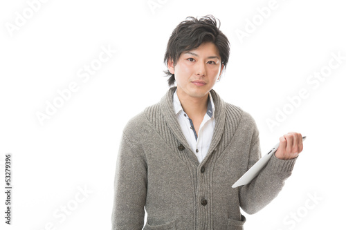 Photo: タブレットコンピューターを見る男性 タブレットコンピューターを見る男性