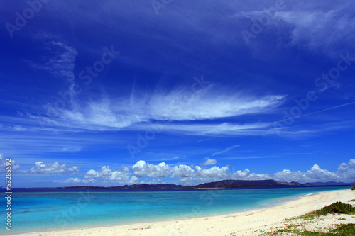 Photo: 美しい沖縄のビーチと夏空 美しい沖縄のビーチと夏空