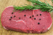 Photo: frisches Rumpsteak mit Rosmarin und Pfefferkörner frisches Rumpsteak mit Rosmarin und Pfefferkörner