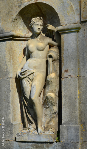 Photo: Statue einer Göttin im Schlosspark Statue einer Göttin im Schlosspark