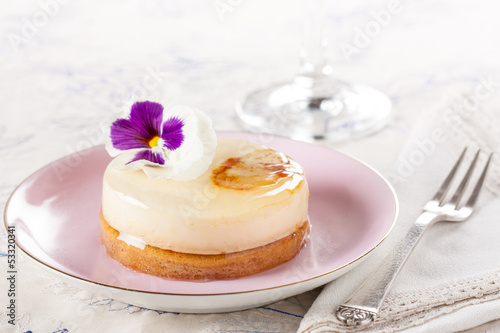 Photo: Fancy individual white chocolate cake Fancy individual white chocolate cake
