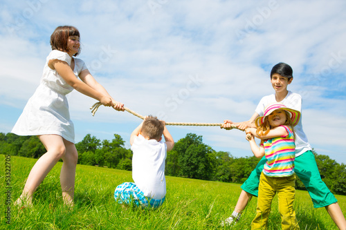 Photo: kinder am tau ziehen kinder am tau ziehen