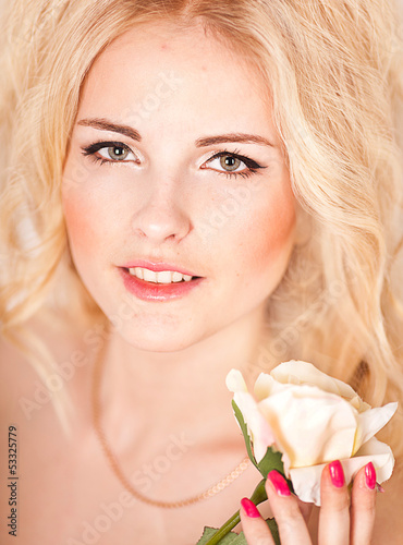Photo: portrait of a beautiful girl with a bouquet of roses portrait of a beautiful girl with a bouquet of roses