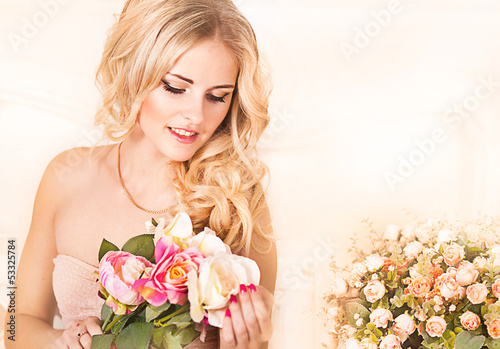 Photo: portrait of a beautiful girl with a bouquet of roses portrait of a beautiful girl with a bouquet of roses