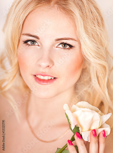 Photo: portrait of a beautiful girl with a bouquet of roses portrait of a beautiful girl with a bouquet of roses