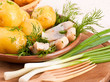 Foto: Herring marinaded with potato and fennel on a white plate Herring marinaded with potato and fennel on a white plate