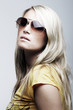 Foto: Stunning female model wearing sunglasses Stunning female model wearing sunglasses