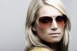 Foto: Beautiful Caucasian female model in sunglasses Beautiful Caucasian female model in sunglasses