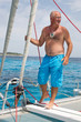 Photo: Segler auf einem Katamaran auf dem Meer Segler auf einem Katamaran auf dem Meer